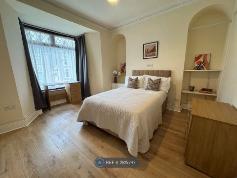 Sebastopol St, Swansea SA1, Room to rent