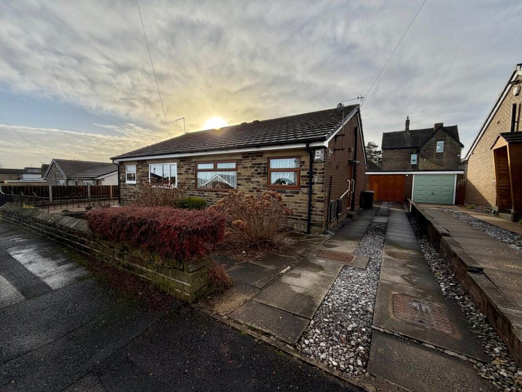 Lodge Gate Close, Denholme, Bradford, BD13
