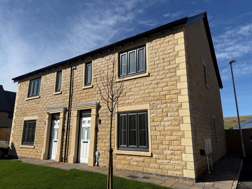 Great Clough Dr,
Rossendale,
BB4 8QZ