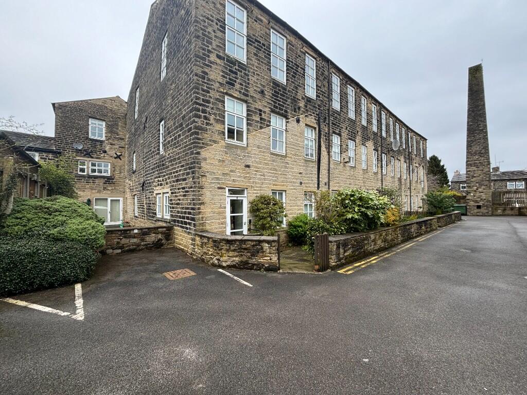 Main Street, BD15