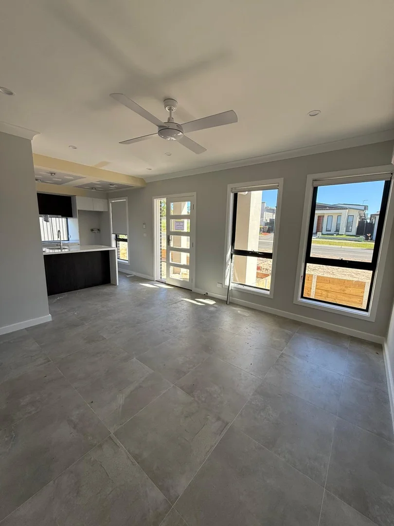 Additional image 4 of 2/179 Crown Street, Grantham Farm NSW 2765
