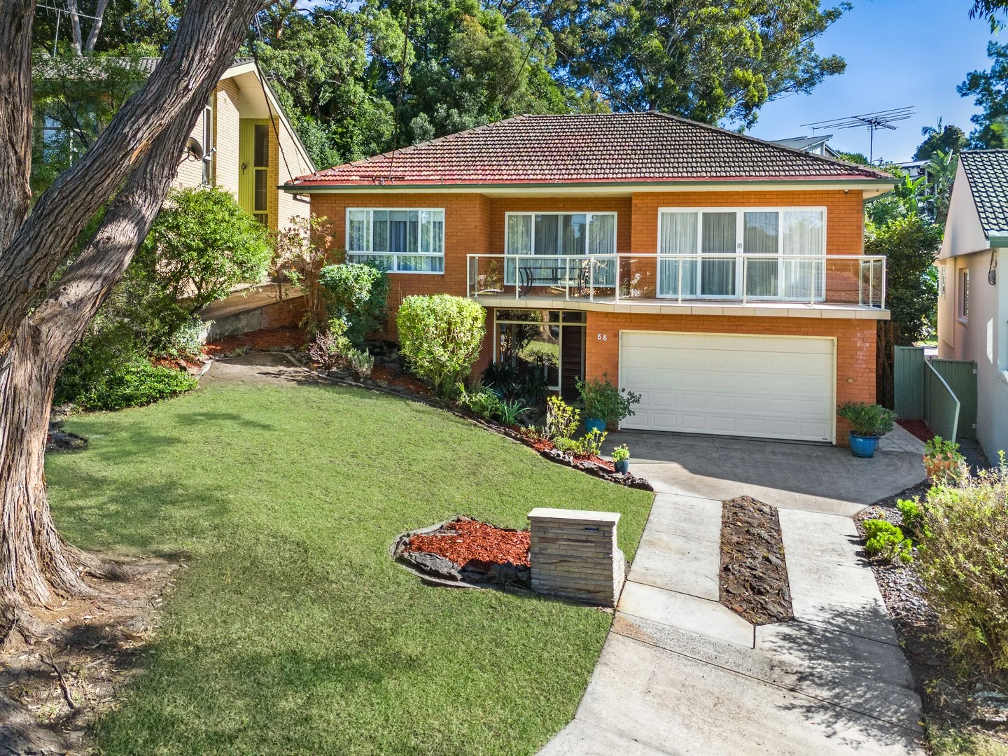 88 Boronia Parade, Lugarno NSW 2210