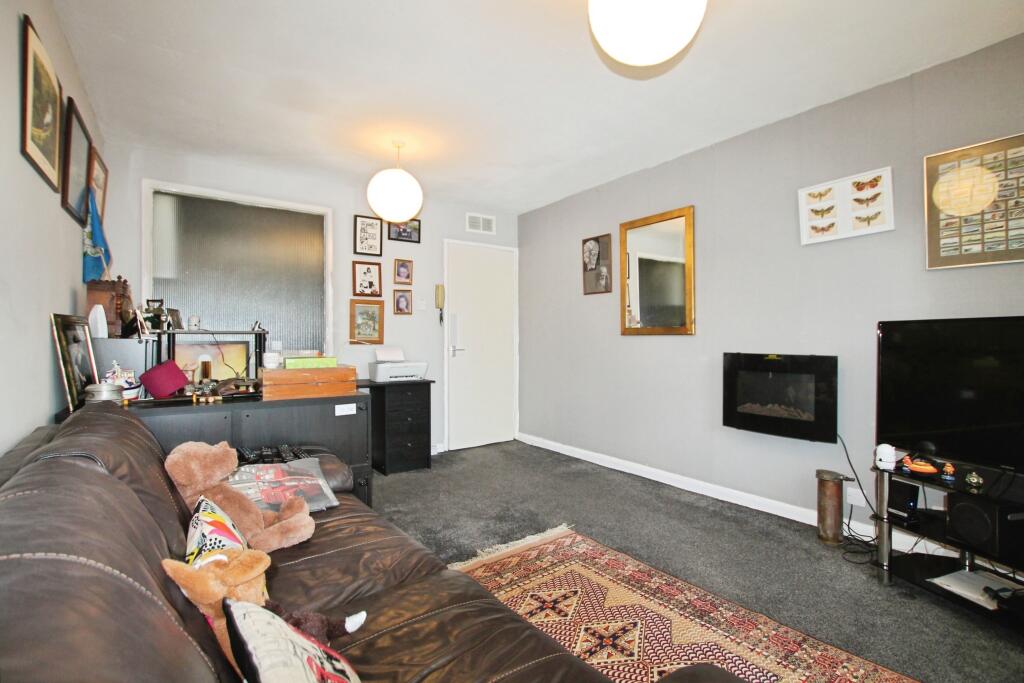 Bradford Road, West Yorkshire, Shipley, BD18 photo 2