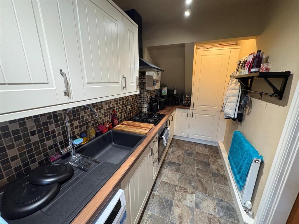 Back Fold, Clayton, Bradford photo 3