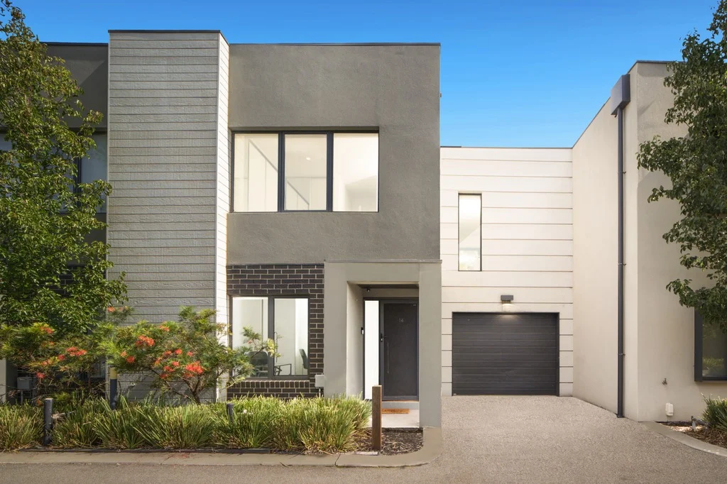 16/47 Waterhaven Boulevard, Point Cook VIC 3030