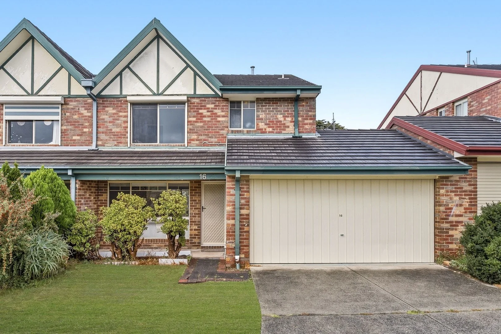 16/8 Monteith Crescent, Endeavour Hills VIC 3802