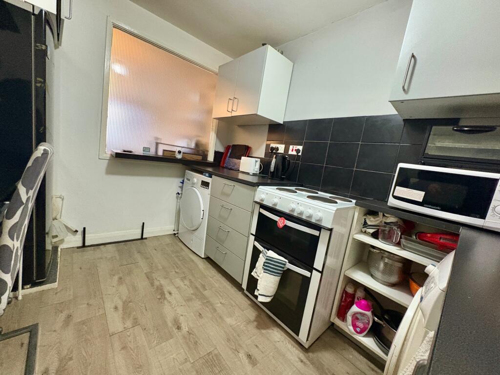 Bradford Road, West Yorkshire, Shipley, BD18 photo 5