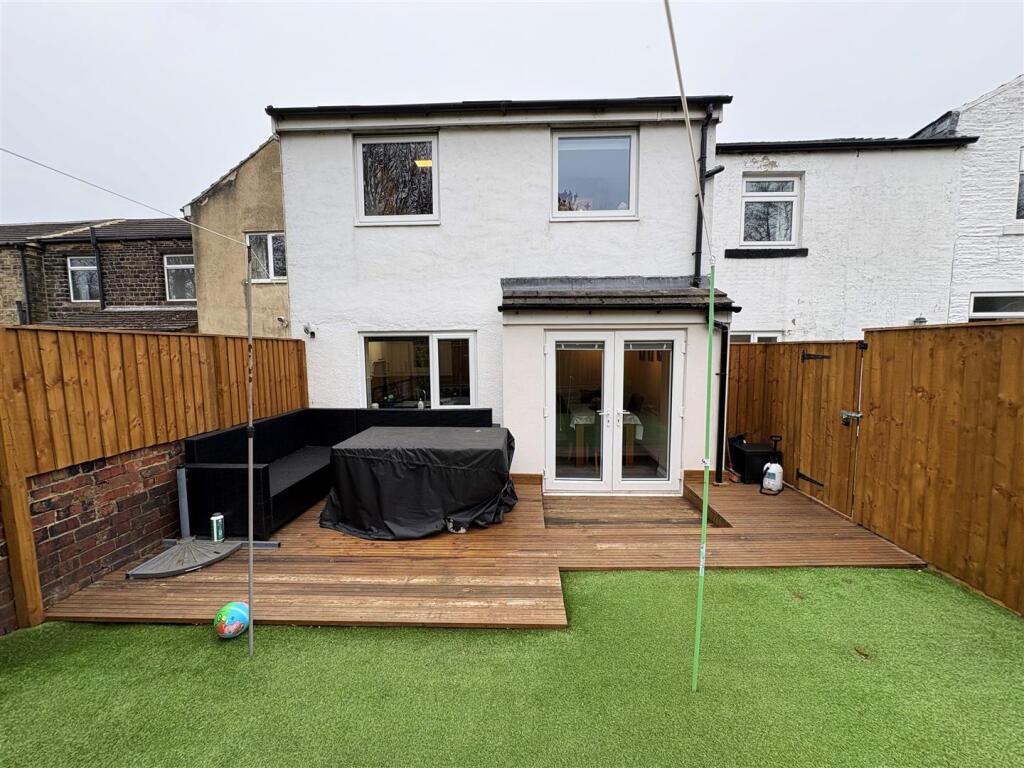 Whitechapel Road, Cleckheaton photo 3