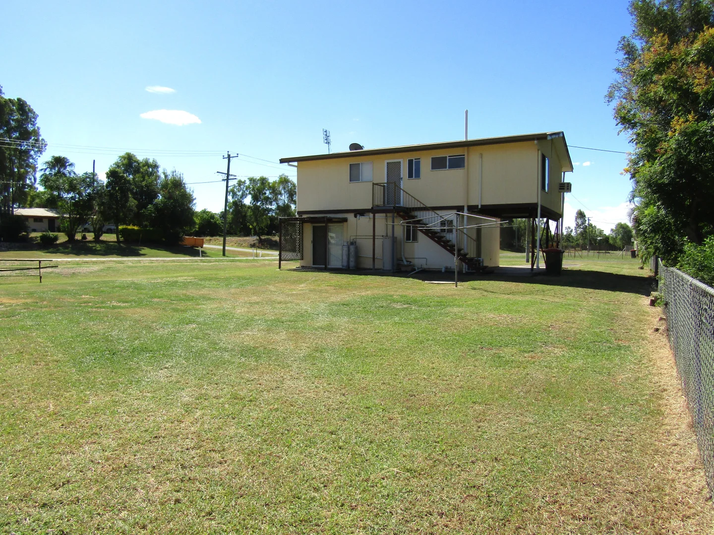 15 North Street, Bluff QLD 4702 photo 3