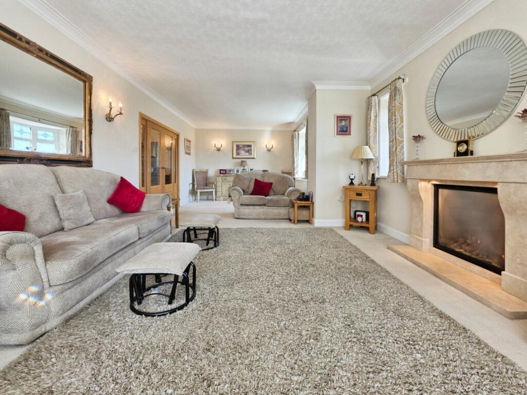 Roundwood Road, Baildon, BD17 7JZ photo 4