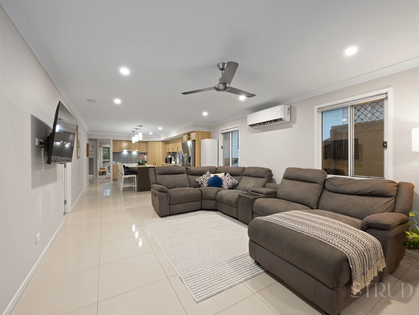 25 Aberdeen Circuit, Spring Mountain QLD 4300 photo 3