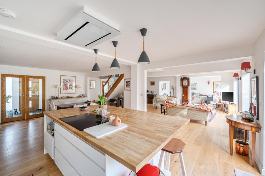 Immaculate home - Central Wells photo 5