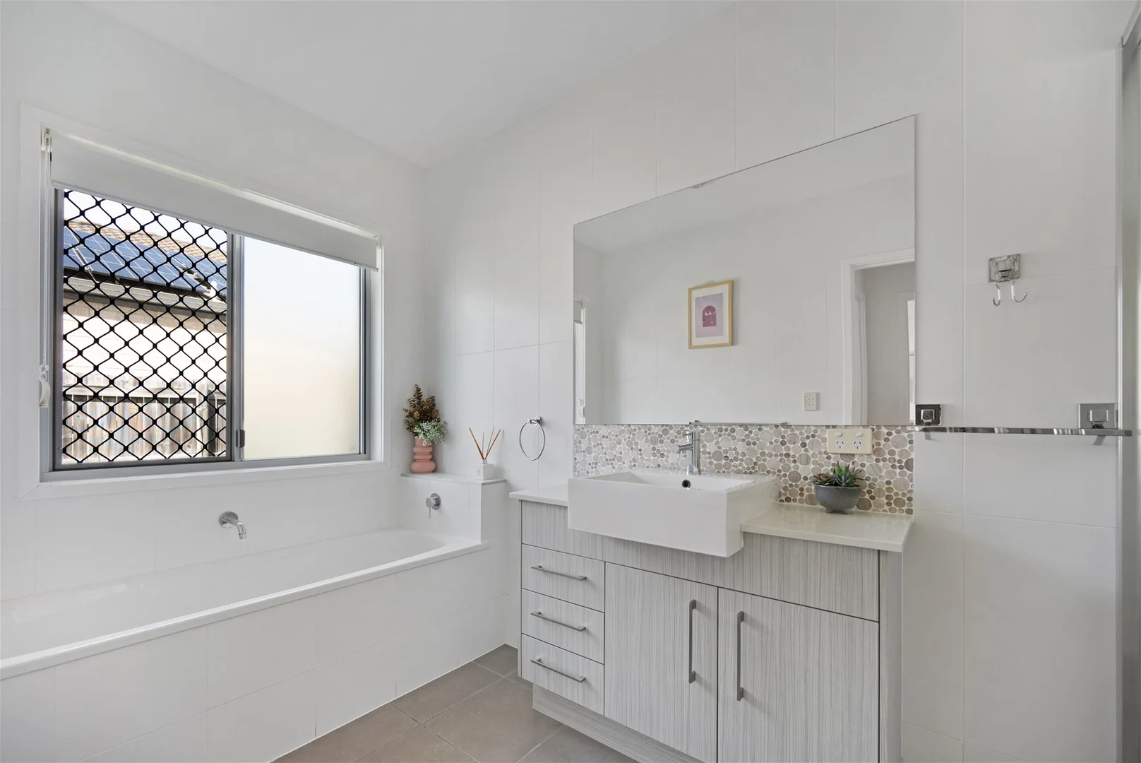 Additional image 12 of 60 Iris Road, Kirkwood QLD 4680
