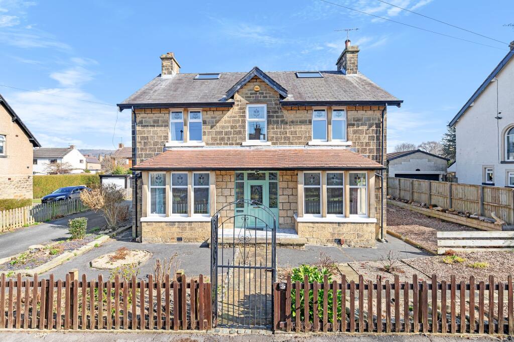 Holyoake Avenue, Bingley, West Yorkshire, UK, BD16