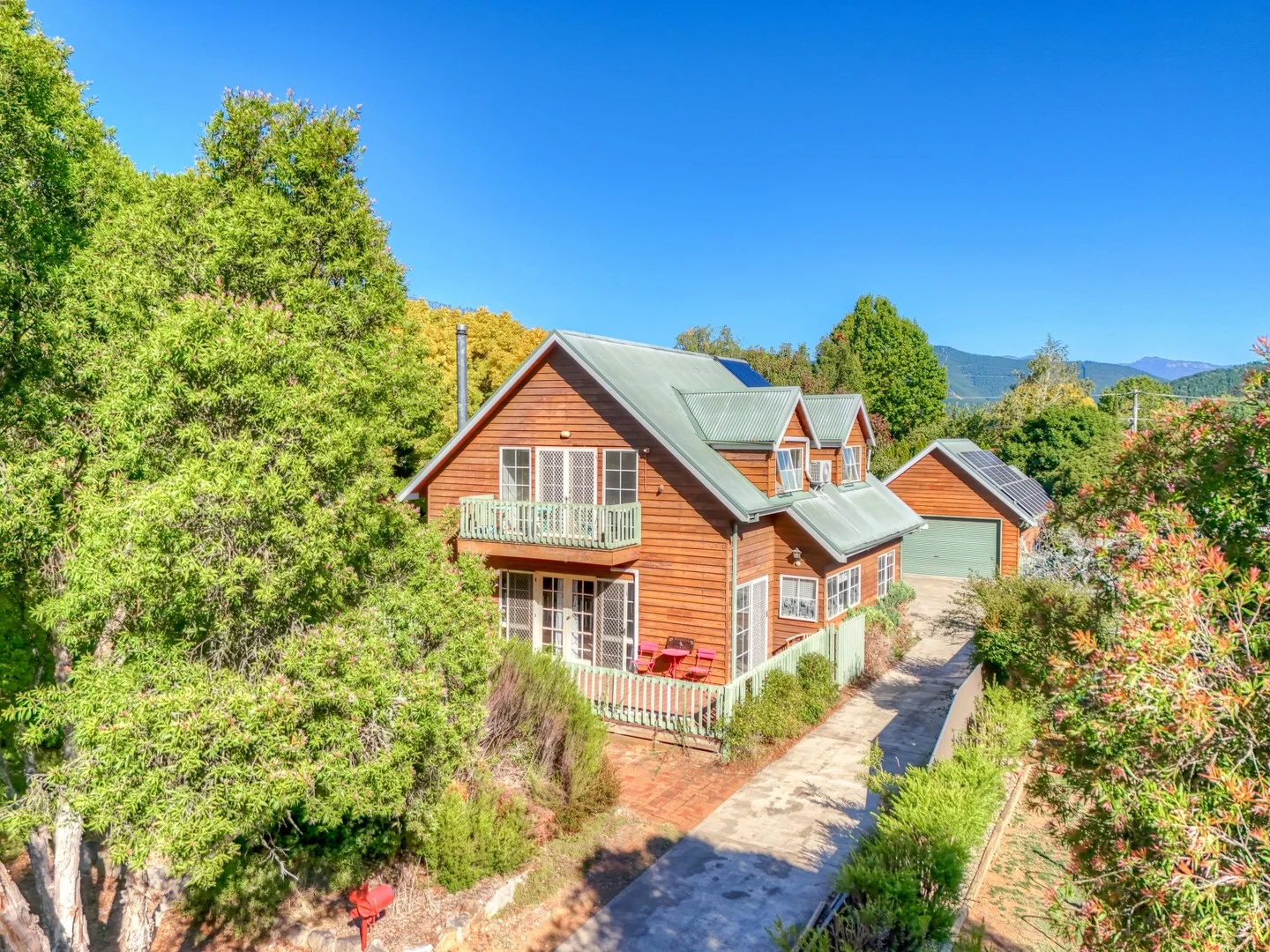 1 Halinka Court, Bright VIC 3741