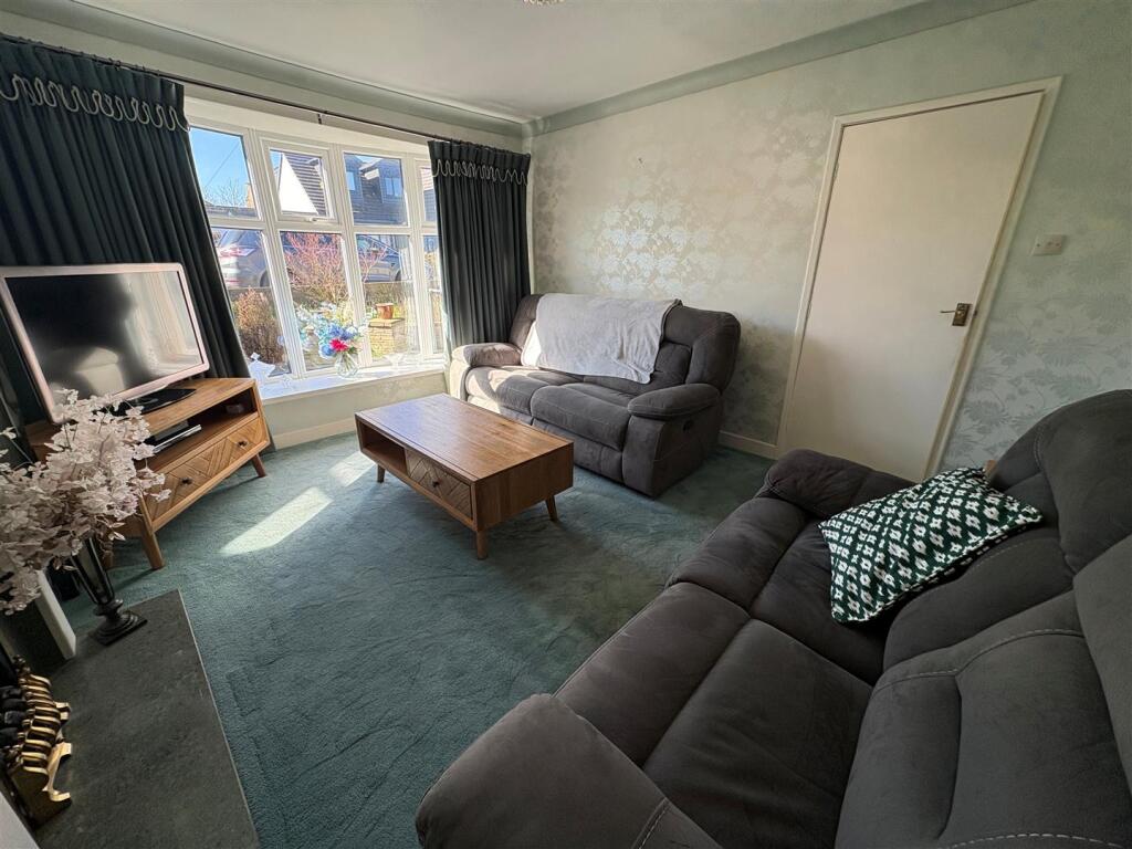 Highgate Grove, Clayton Heights, Bradford photo 2