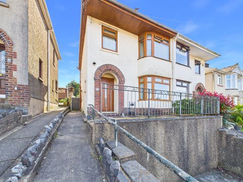 Gellionen Road, Clydach SA6