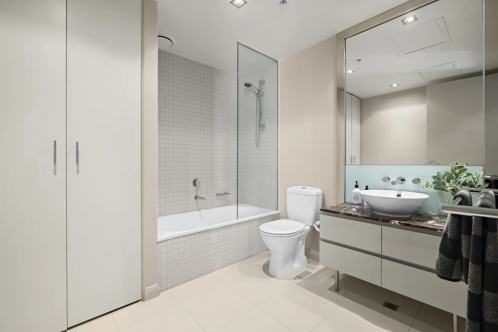 Additional image 6 of 1007/480 St Kilda Road, Melbourne VIC 3004