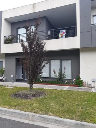 8 Polson Way, Cranbourne West VIC 3977