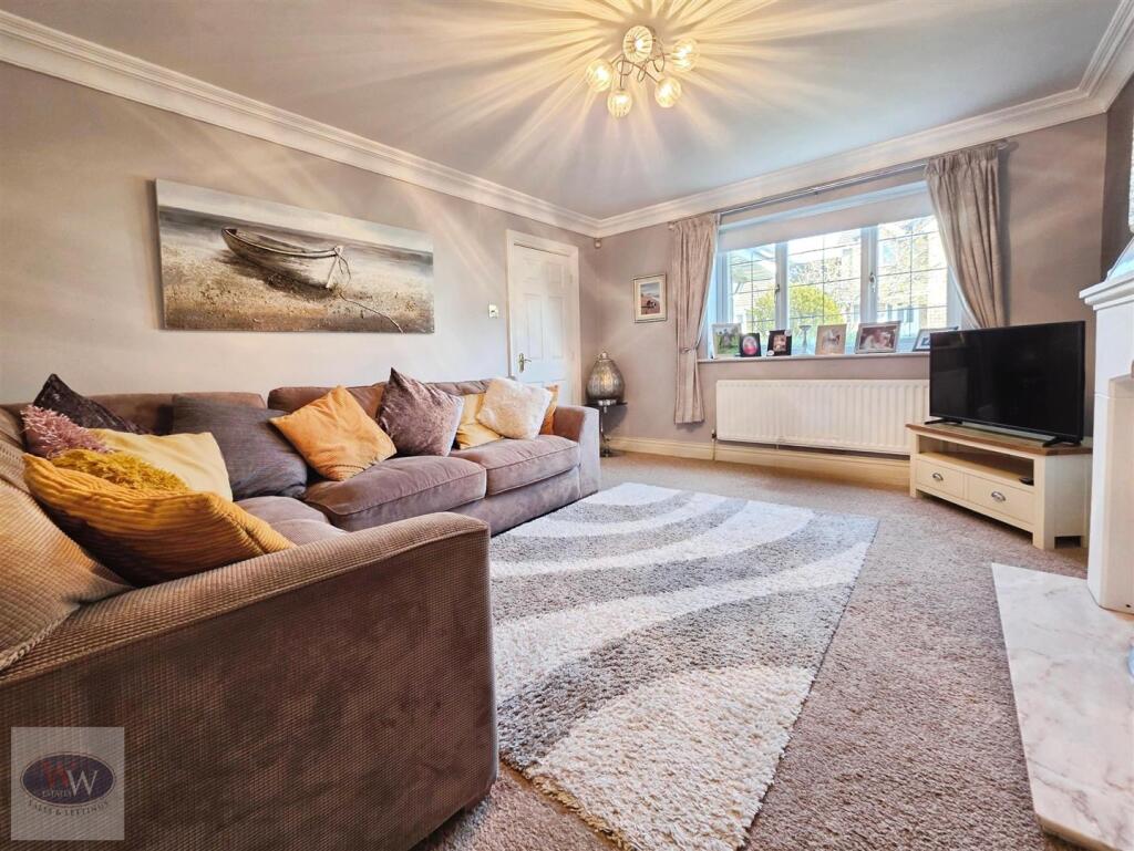 Oakleigh View, Baildon, BD17 5TP photo 3