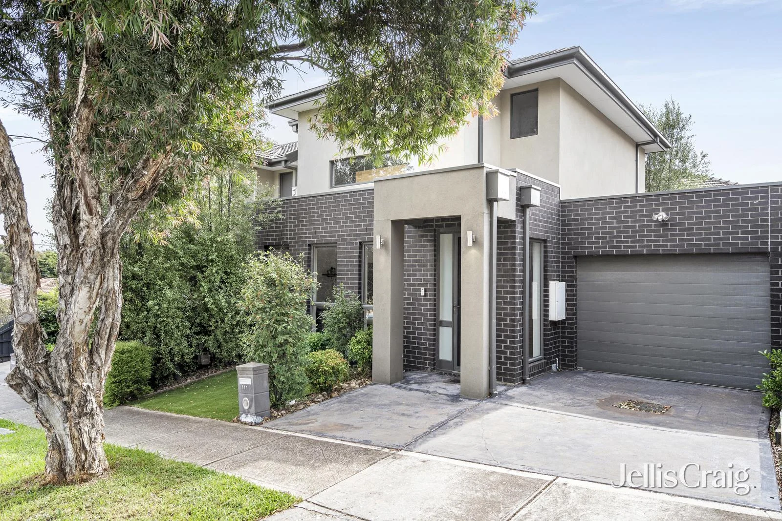 111 Valley Crescent, Glenroy VIC 3046