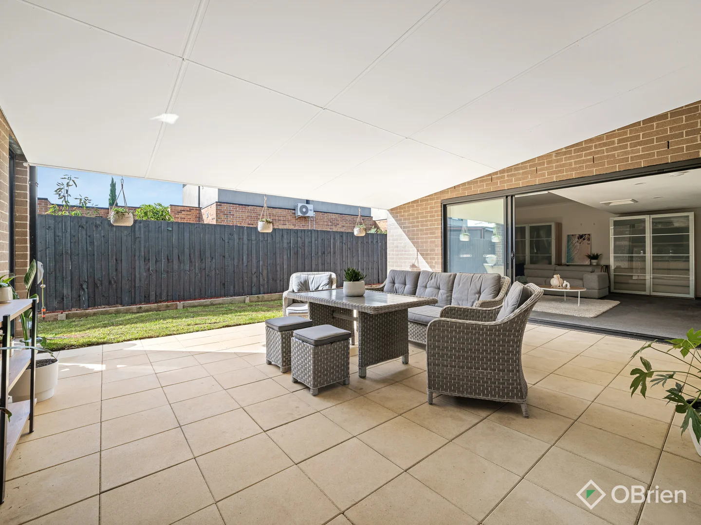 2 Hotelier Court, Skye VIC 3977 photo 2
