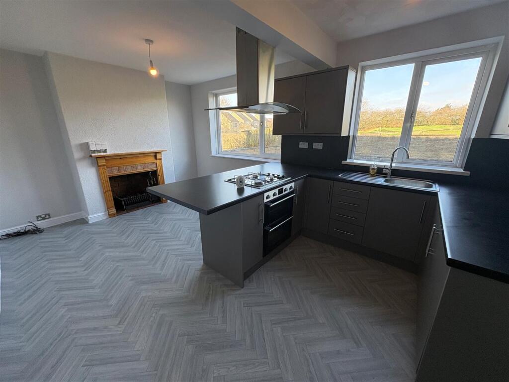 Greenton Crescent, Queensbury photo 5