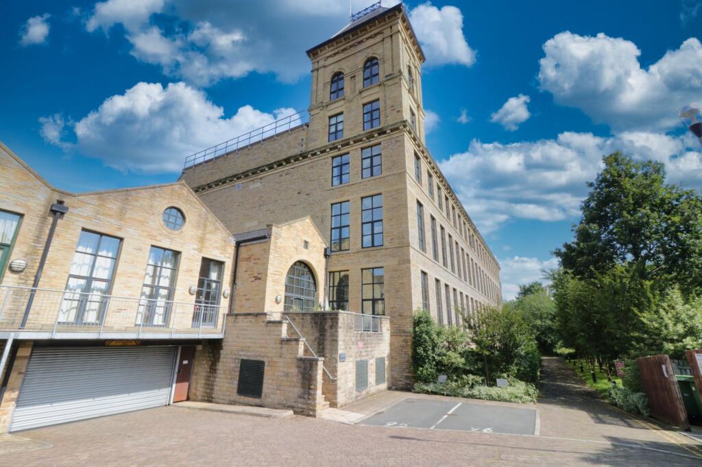 Meadow Road, Apperley Bridge, Bradford, West Yorkshire, BD10