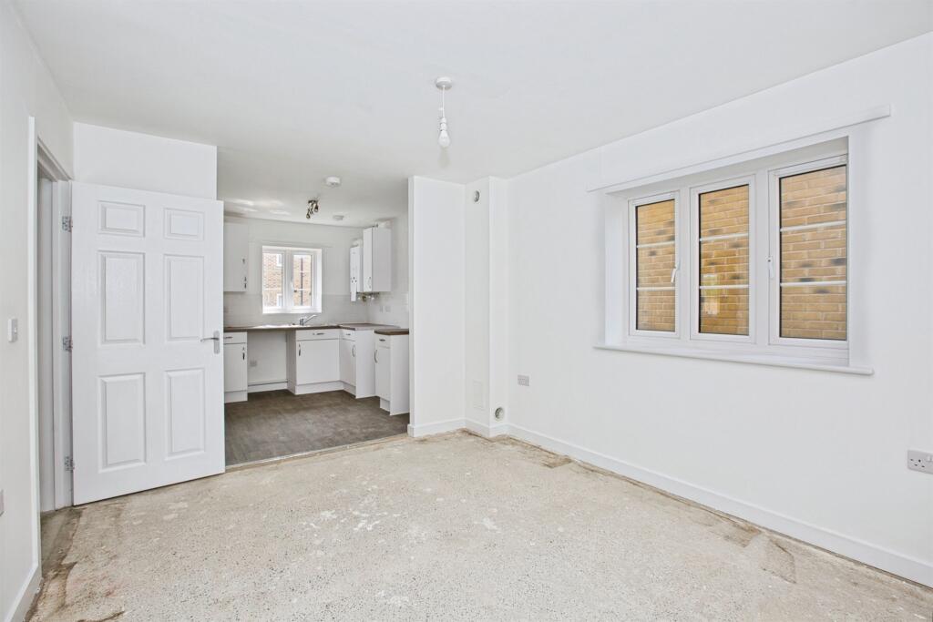 Raven Court, Houndstone, Yeovil photo 5