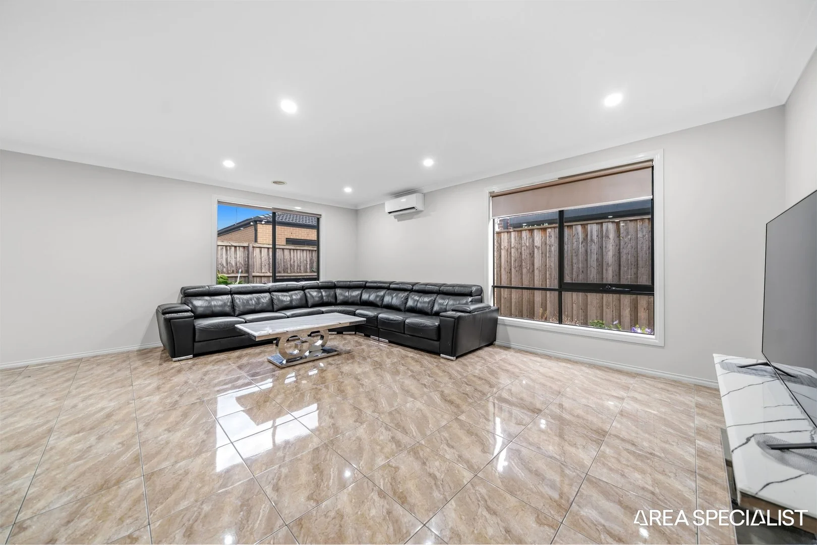 Additional image 3 of 8 Dalziell Crescent, Cranbourne North VIC 3977