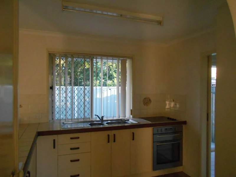 2/27 Manley Street, Caboolture QLD 4510 photo 3