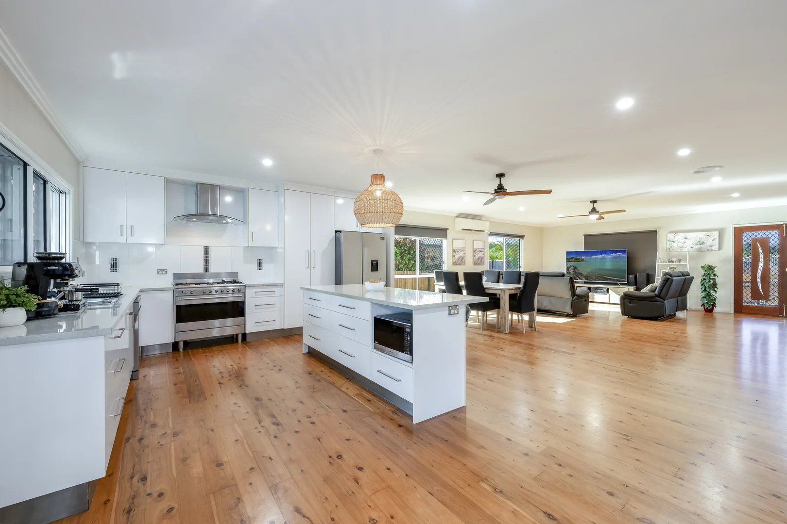 42 Moore Park Road, Moore Park Beach QLD 4670