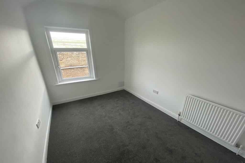 Blackburn Road, Darwen, BB3 0AB, UK photo 4