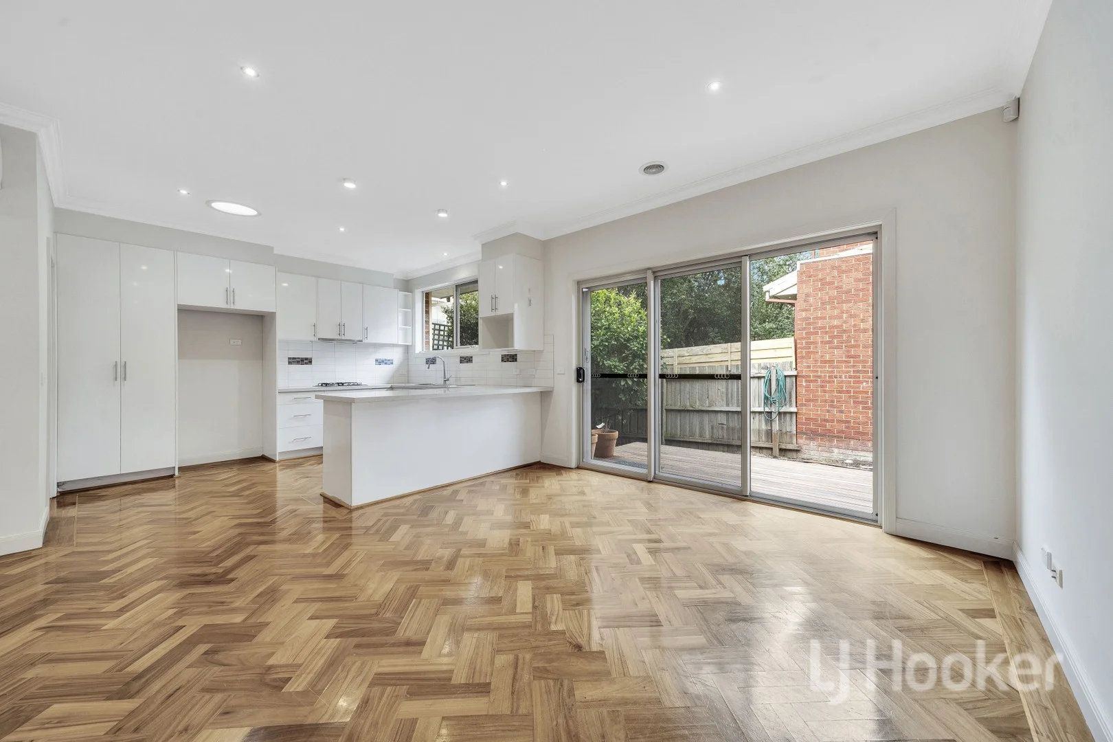 3/4 Lee Avenue, Mount Waverley VIC 3149