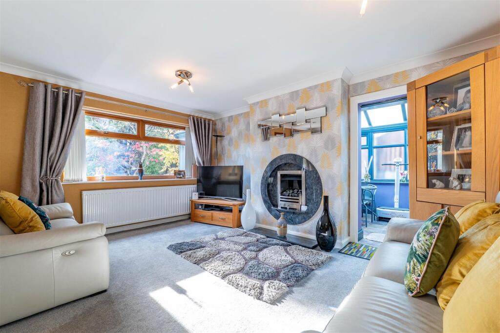 Woodside Grove, Blackburn photo 2
