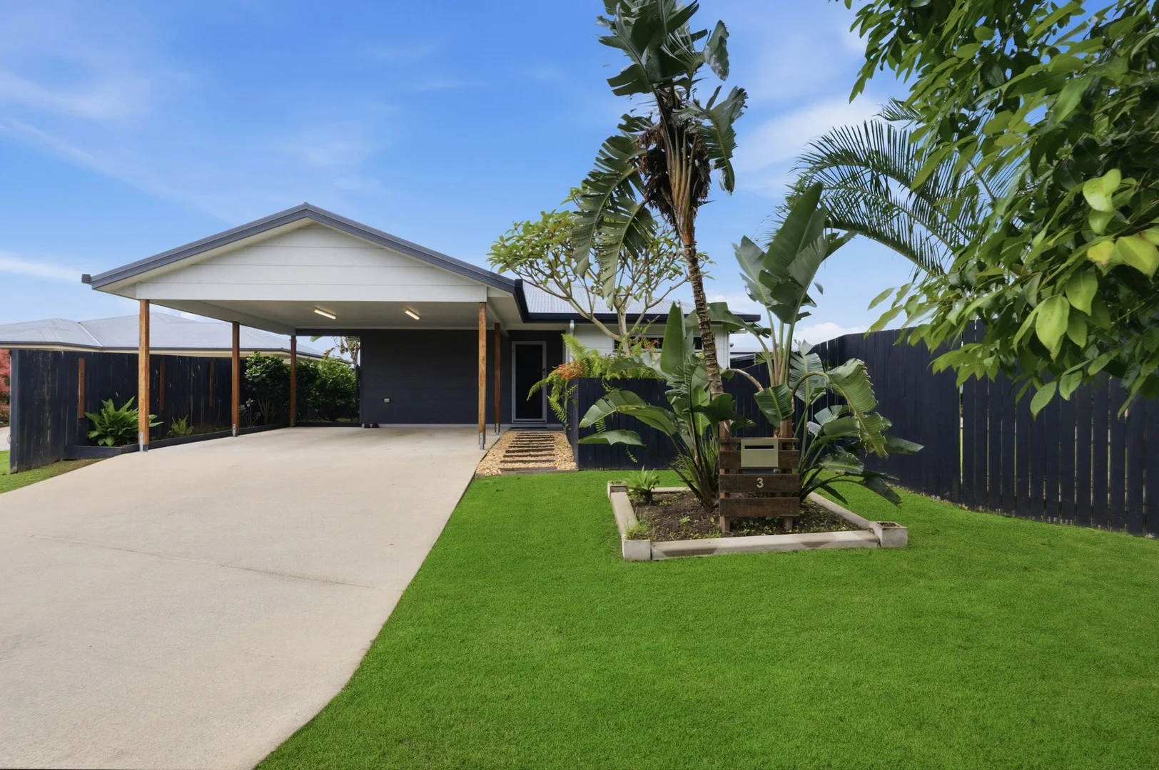 3 Michelle Place, Mirani QLD 4754