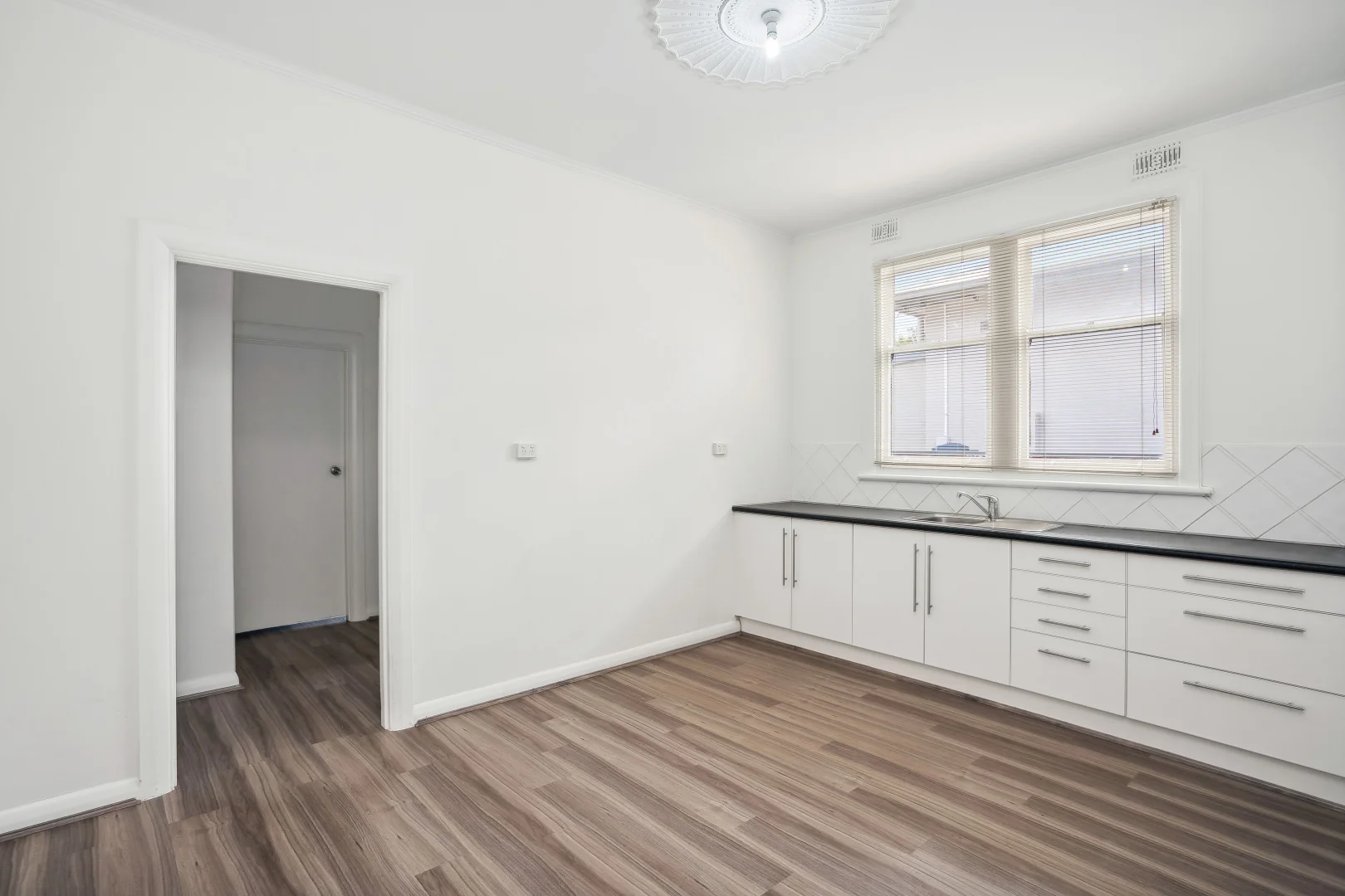 216 Robin Rd, Semaphore SA 5019 photo 4
