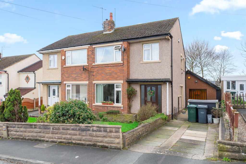Oakfield Avenue, Gilstead, Bingley, BD16 4RA