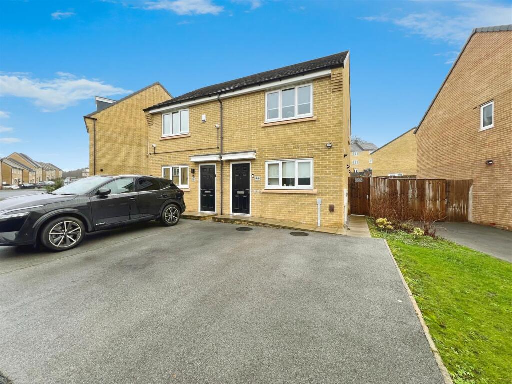 Poplars Park Avenue, Bradford, BD2 1FP
