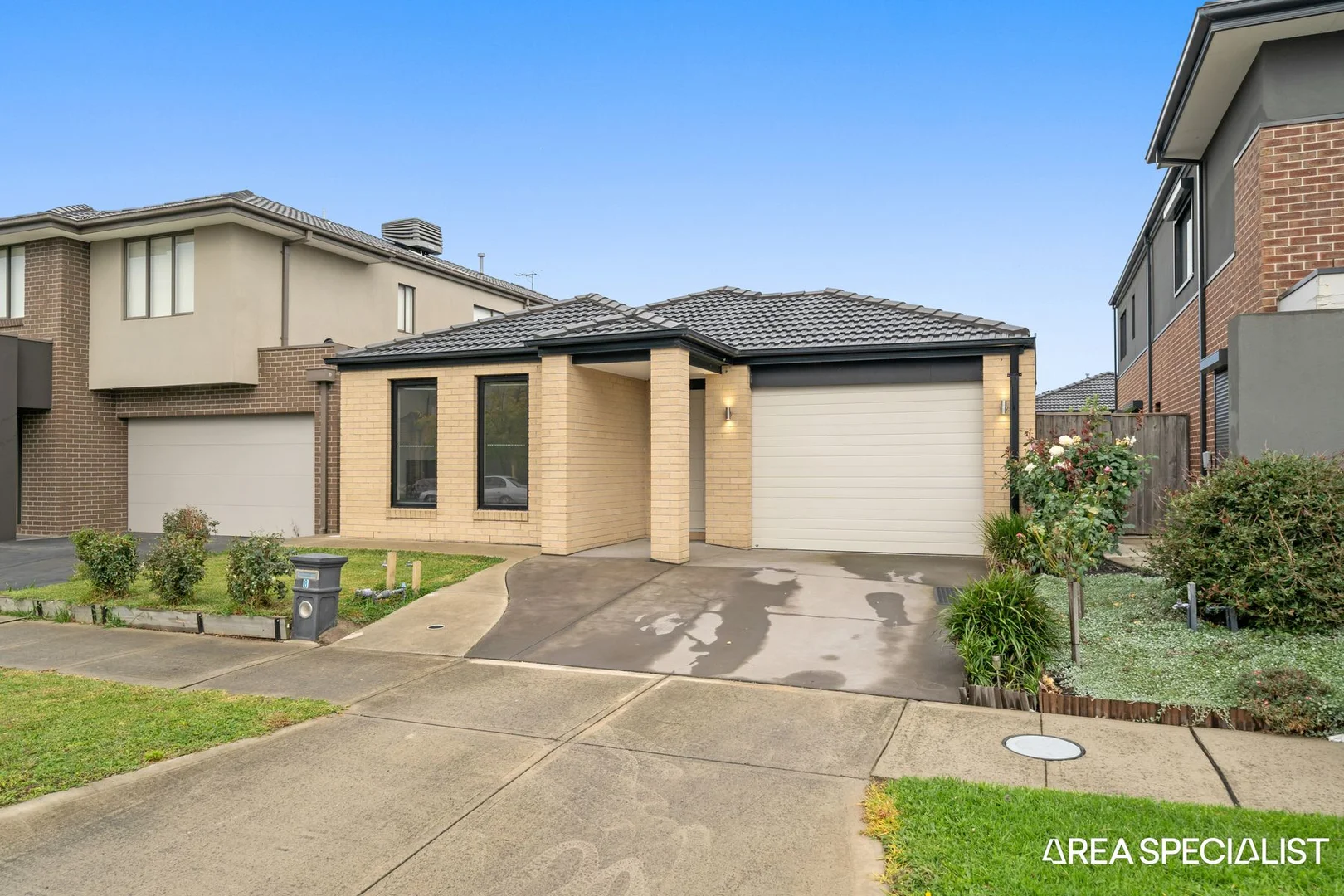 Additional image 12 of 8 Dalziell Crescent, Cranbourne North VIC 3977