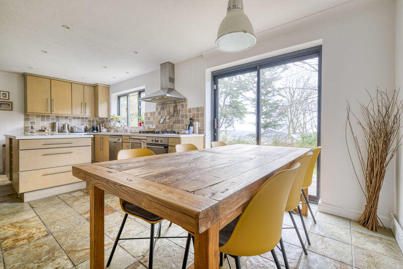 Exceptional position on Milton Lane in Wells, with outdoor pool and far-reaching views photo 3
