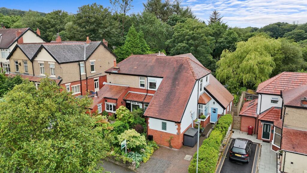 Earnsdale Avenue, Darwen, BB3