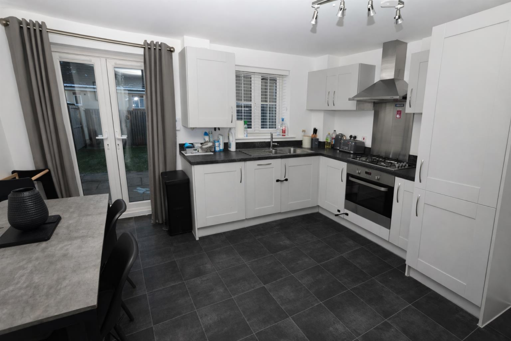 Stansfield Close, Apperley Bridge, Bradford photo 2