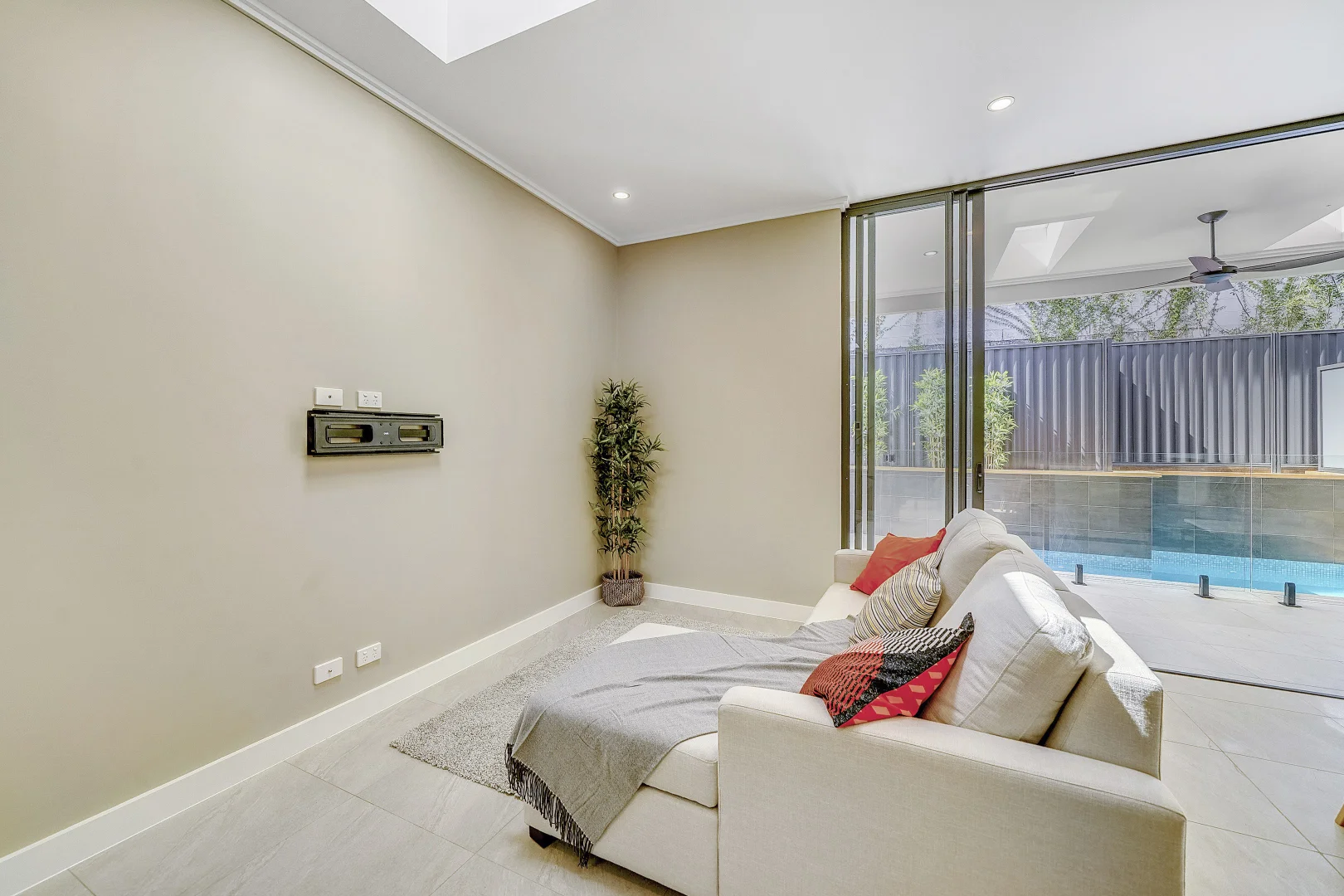 Additional image 8 of 1/34 Salstone Street, Kangaroo Point QLD 4169