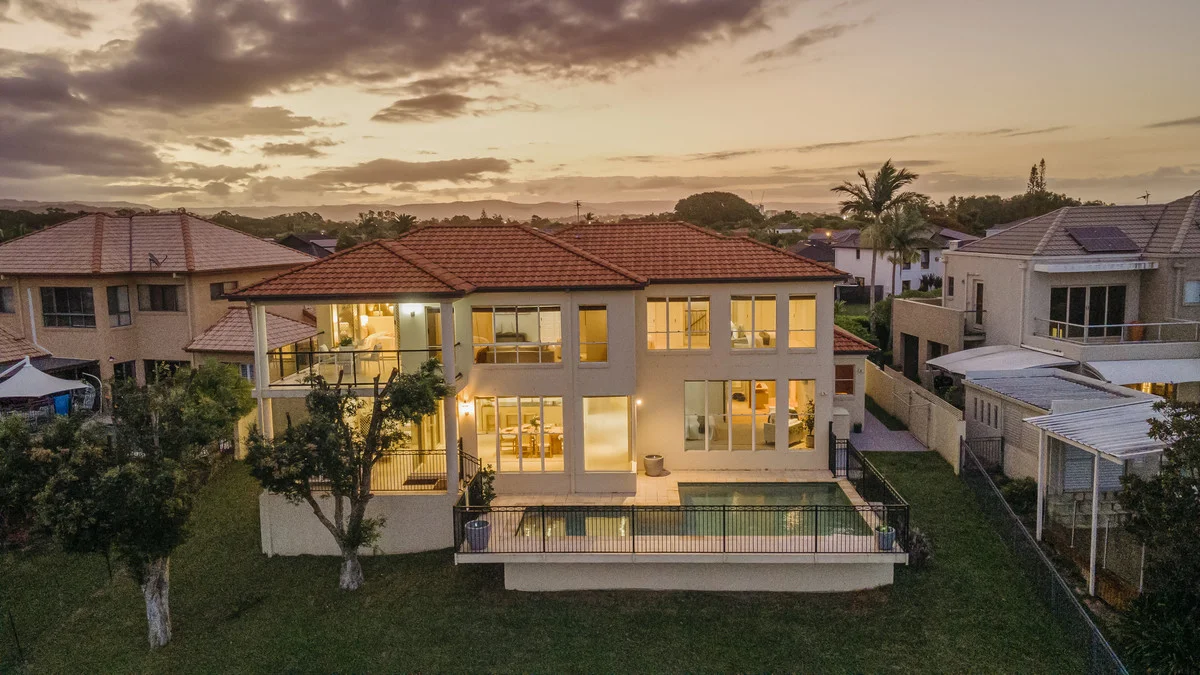 126 Dunlin Drive, Burleigh Waters QLD 4220