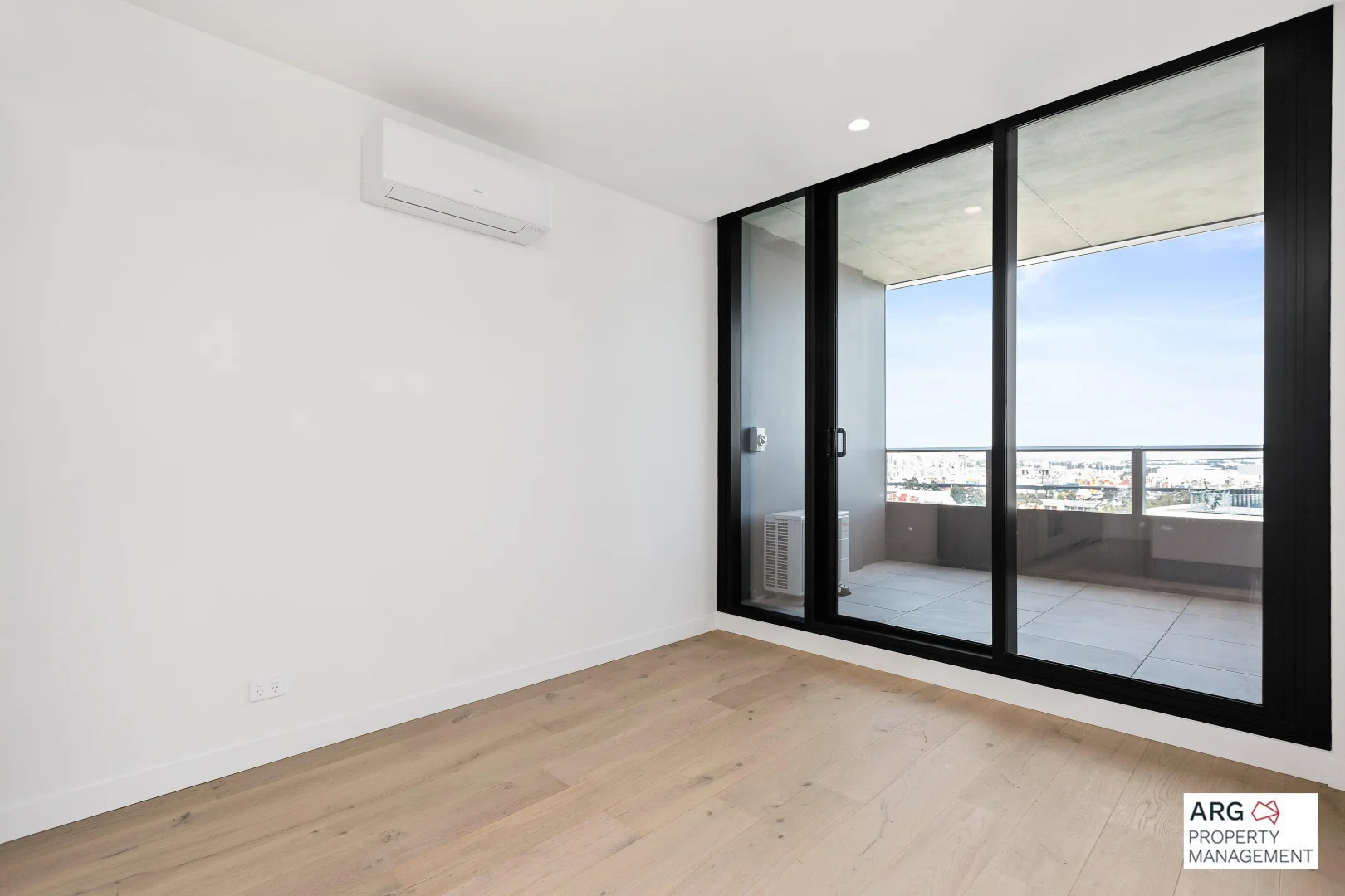 1106/2 Hallenstein Street, Footscray VIC 3011 photo 5