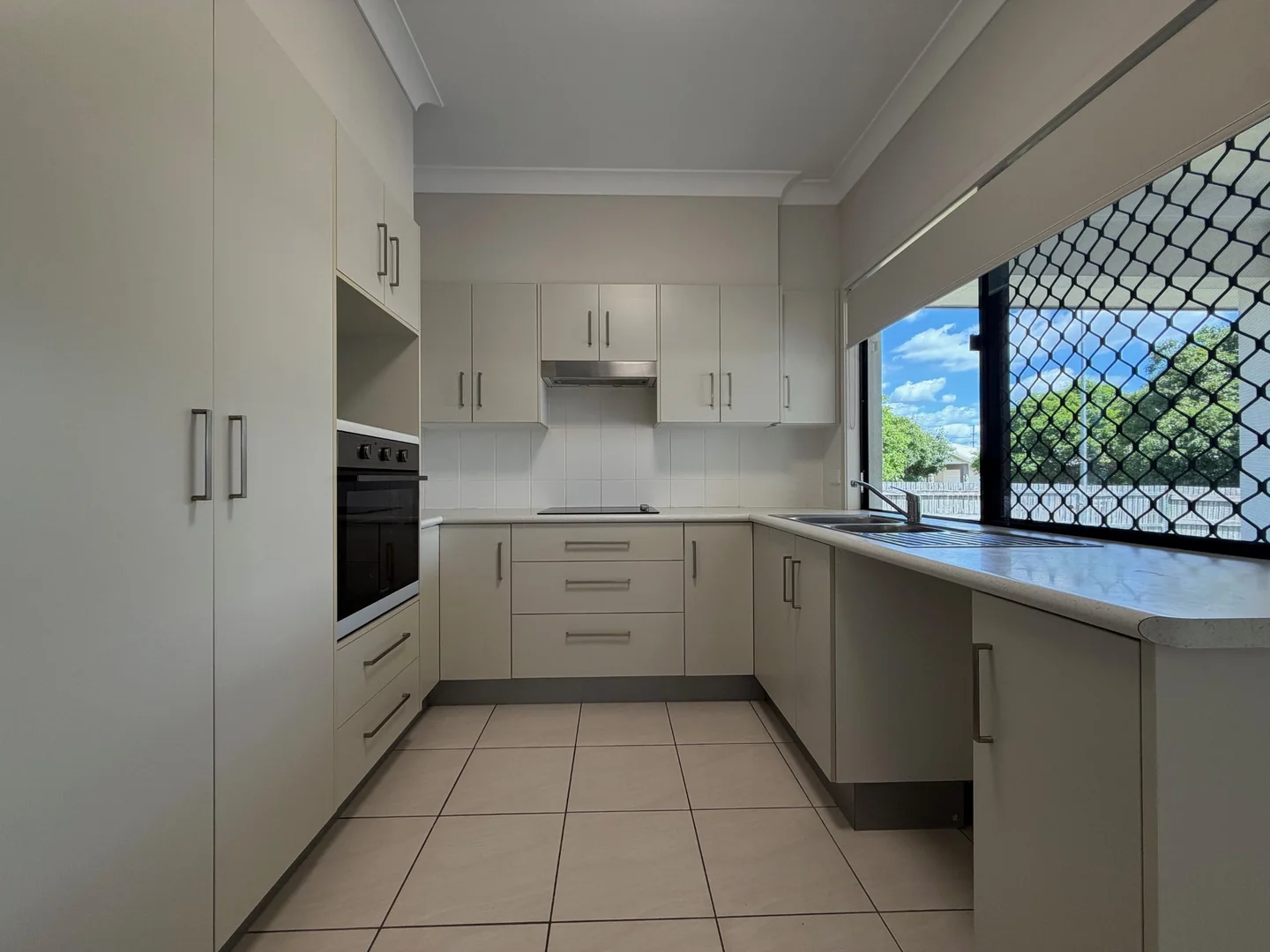 32 Franklin Drive, Mount Louisa QLD 4814 photo 4