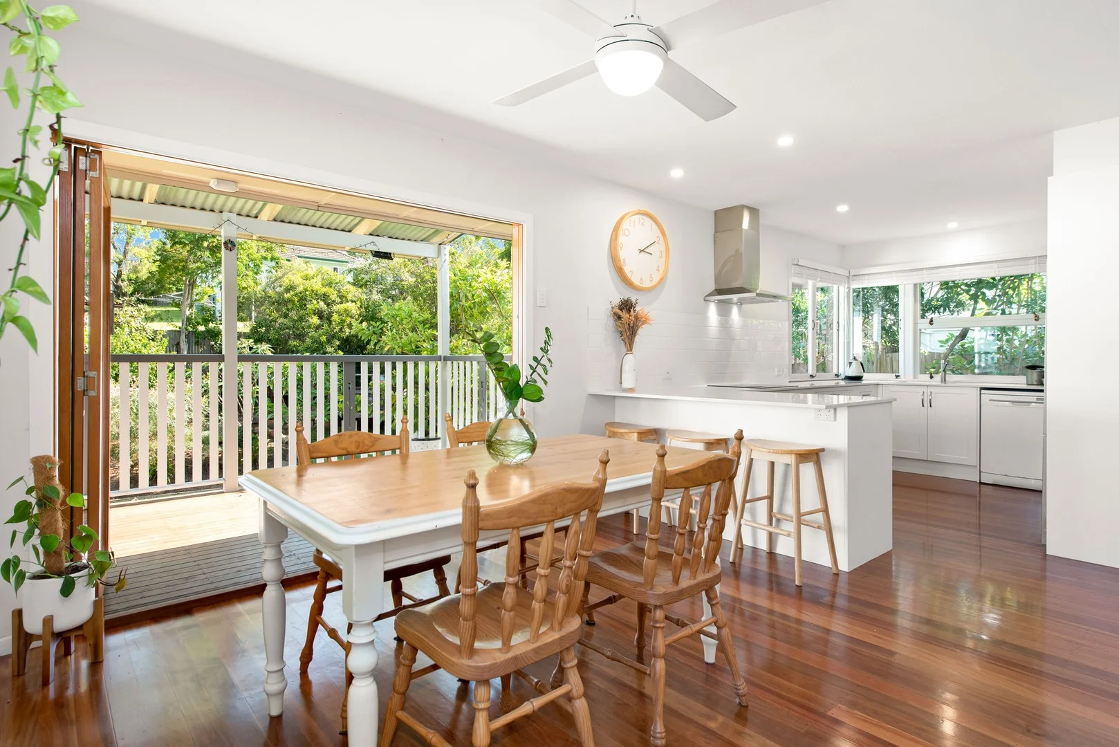 127 Sapphire Street, Holland Park QLD 4121