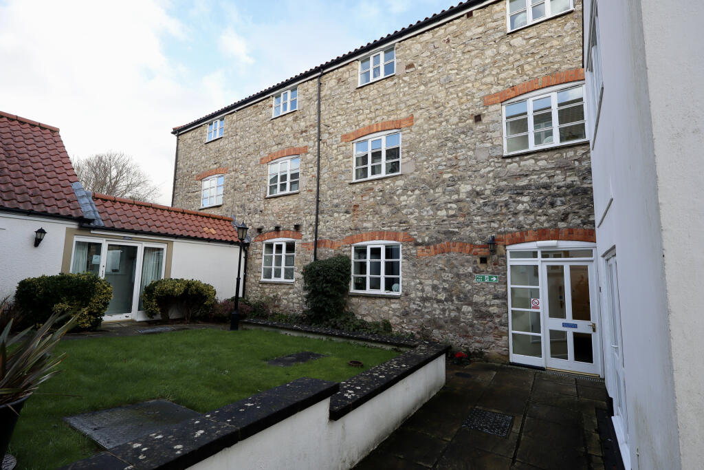King Alfreds Courtyard, Wells