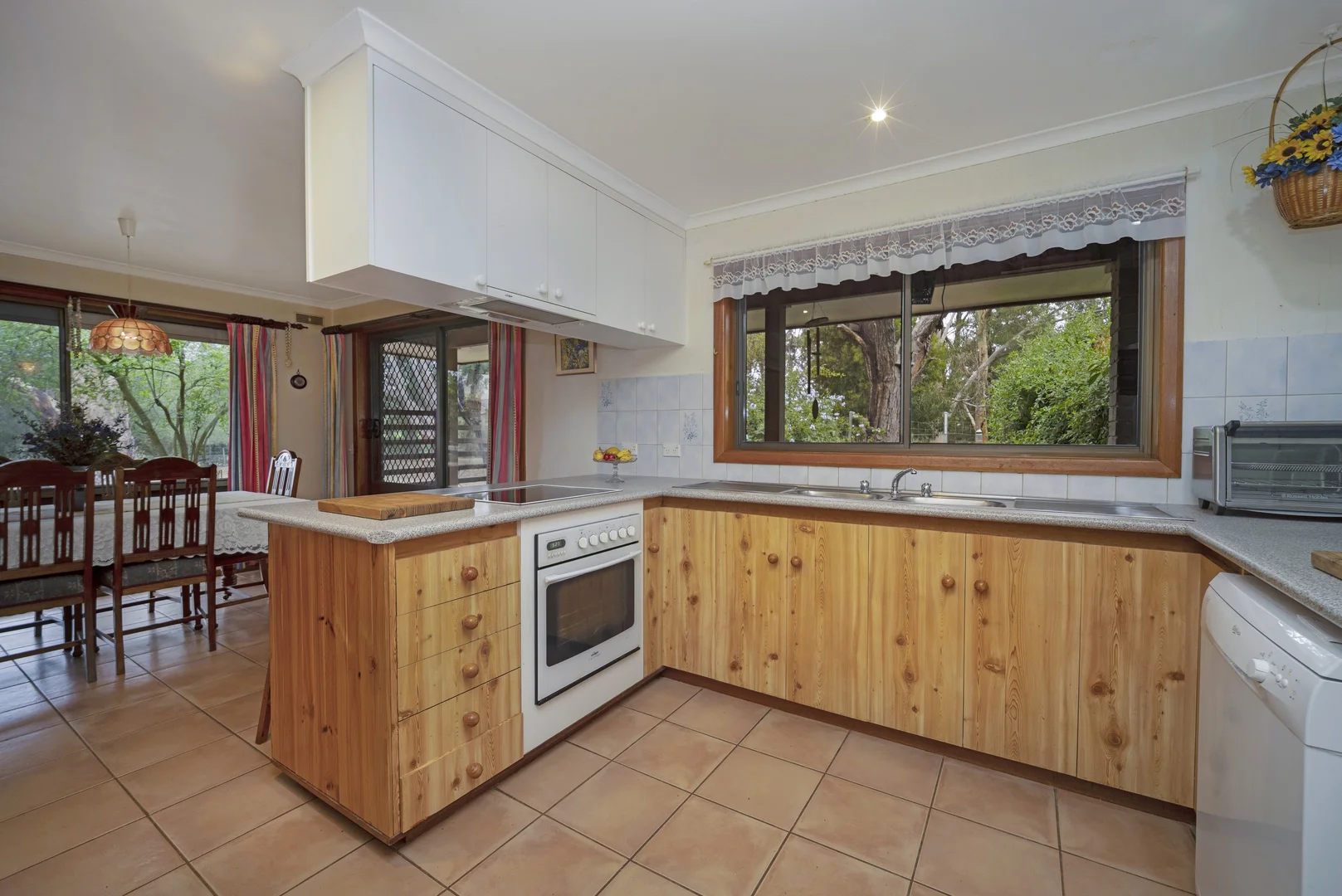 Additional image 3 of 58 E Gibbons Road, Hamilton VIC 3300